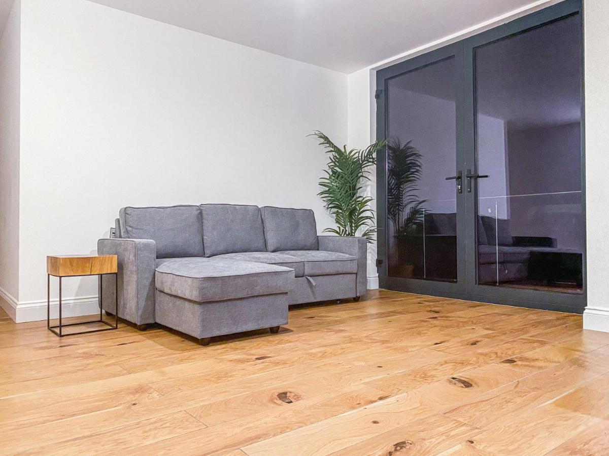2 Bedroom City Centre Apartment With Parking Bedford Eksteriør bilde