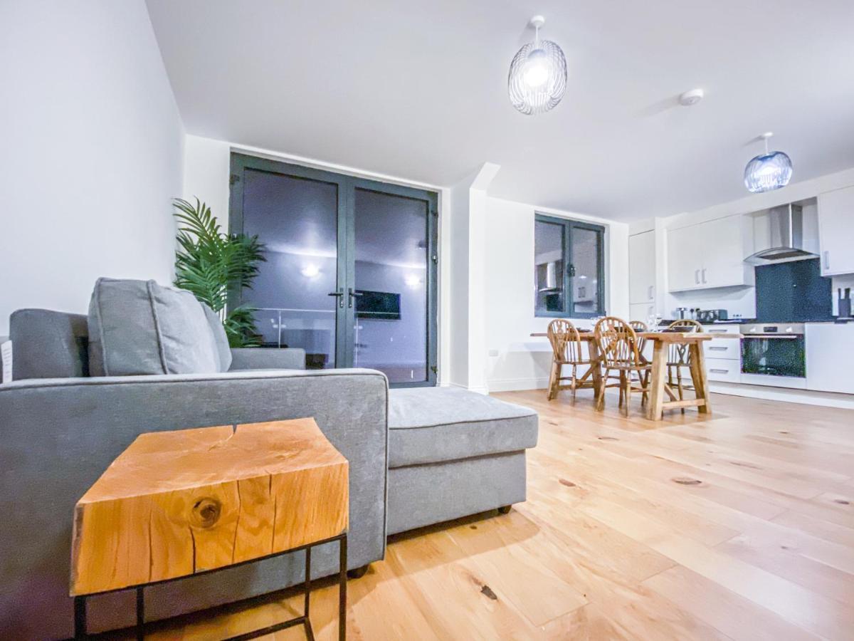 2 Bedroom City Centre Apartment With Parking Bedford Eksteriør bilde