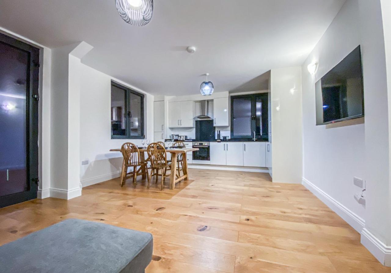 2 Bedroom City Centre Apartment With Parking Bedford Eksteriør bilde